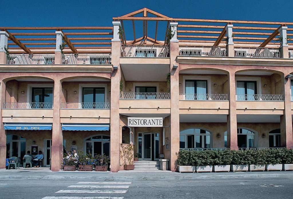 Hotel Del Porto Cannigione Exteriör bild
